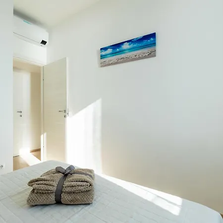 Belvedere By Interhome * アラッシオ